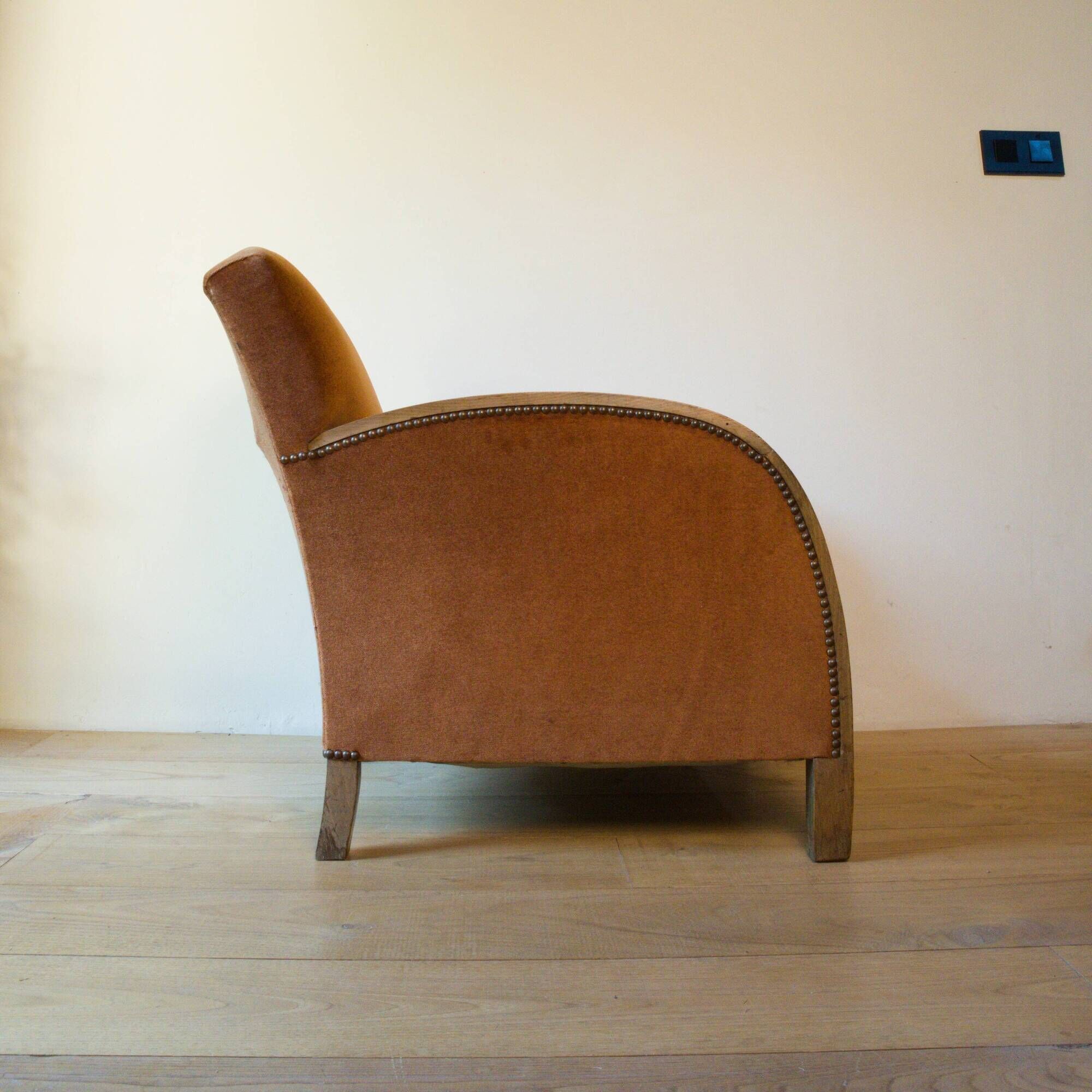 Art Deco club armchair in wood and rust brown velvet, circa 1930.
