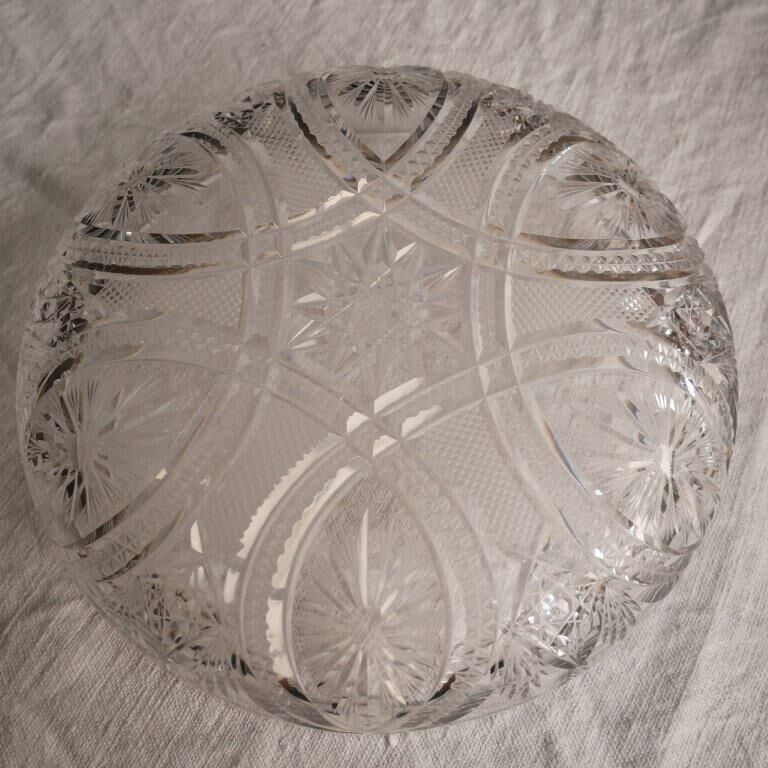 Chiseled crystal bowl