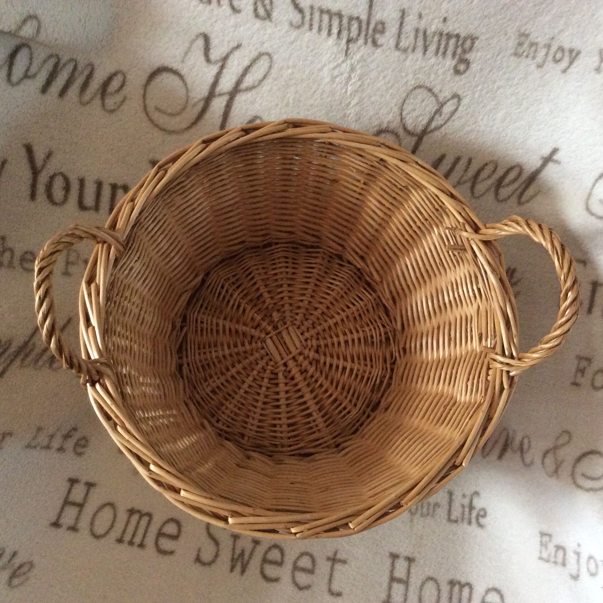 Round pan with rattan handles - vintage