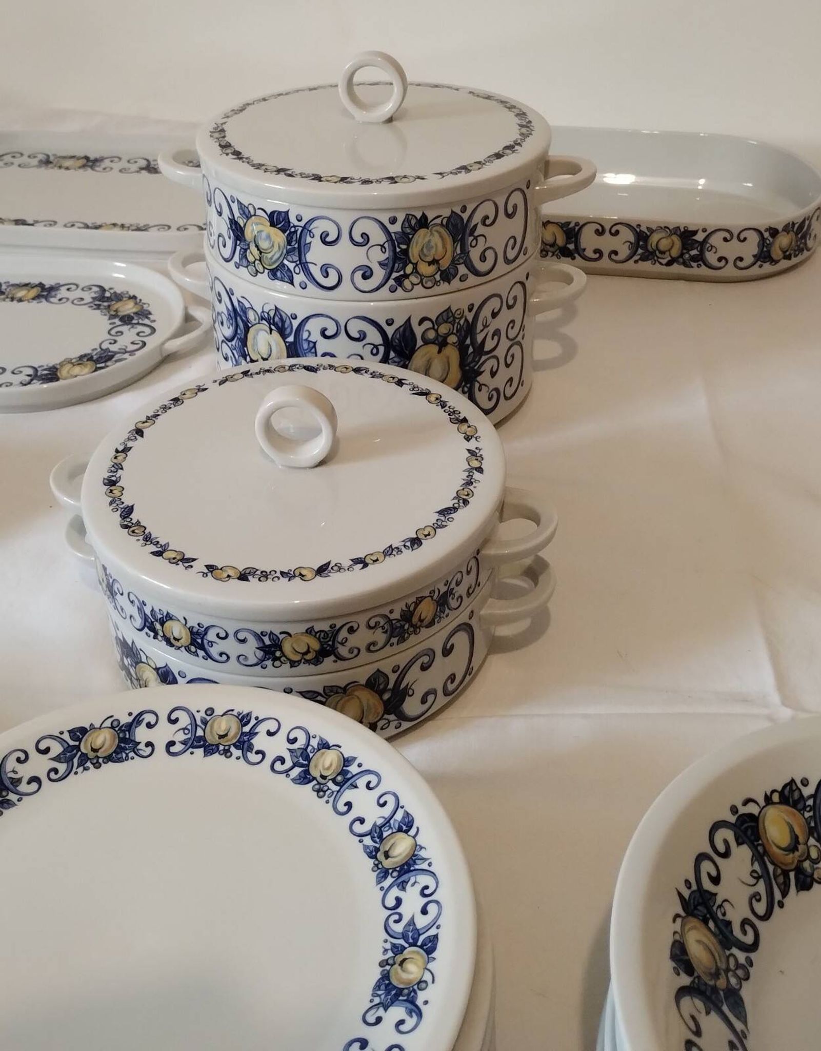 Villeroy and Boch dinner service from the 70s