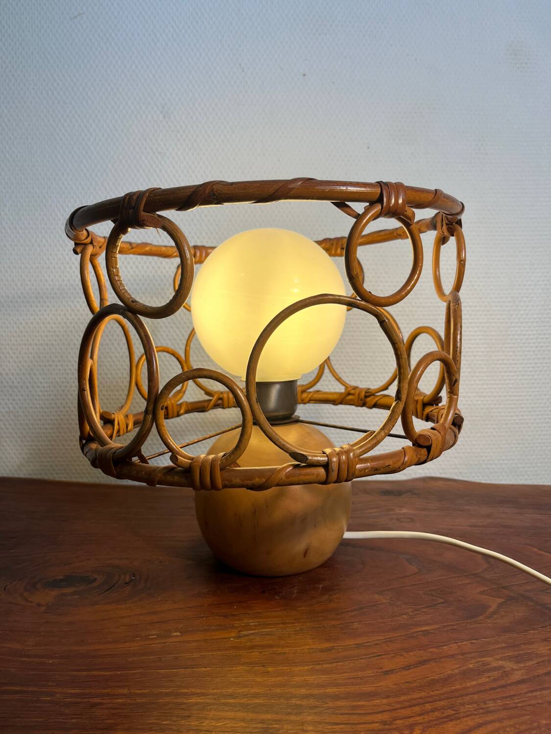 Solid wood table lamp with opaline wicker globe