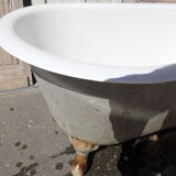 Cast iron bathtub, two rounded ends, 1900