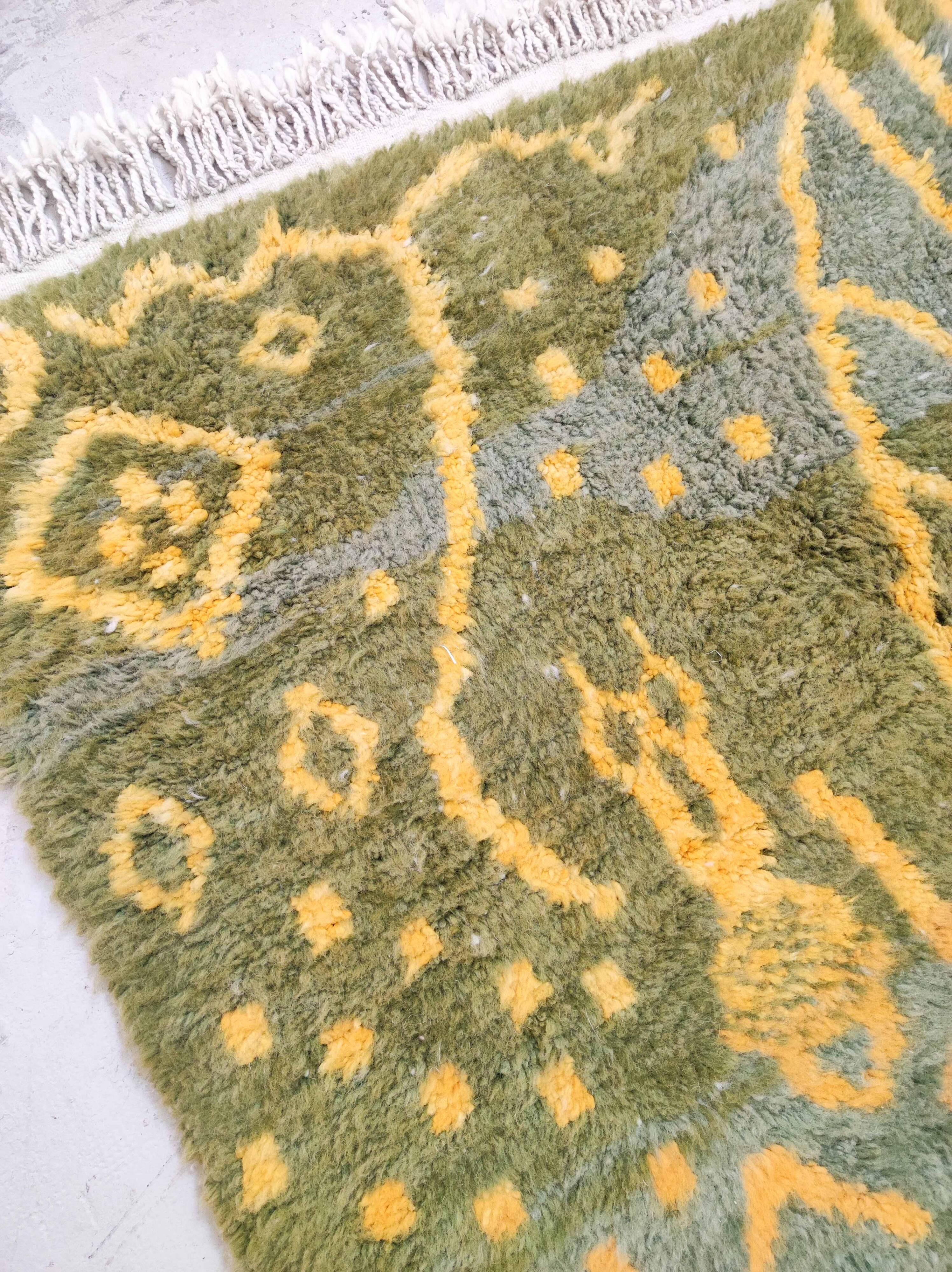 Moroccan Berber carpet Beni Ouarain gray green with yellow patterns 2.55x1.52m