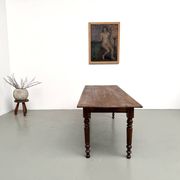 Table de ferme en noyer massif, pieds tournés, 1920