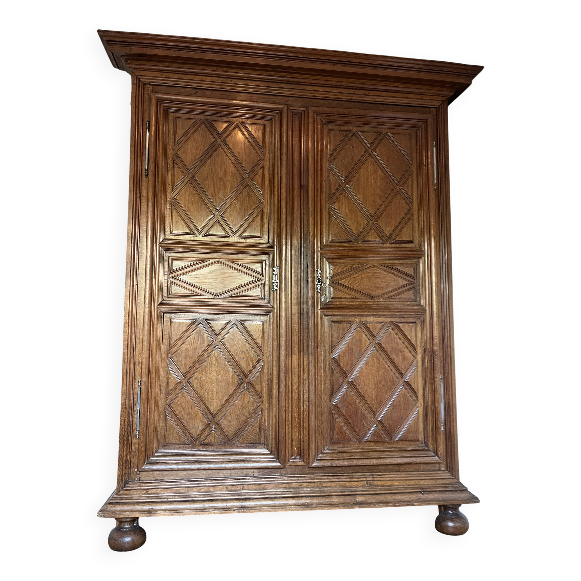 Louis XIII wardrobe in solid walnut