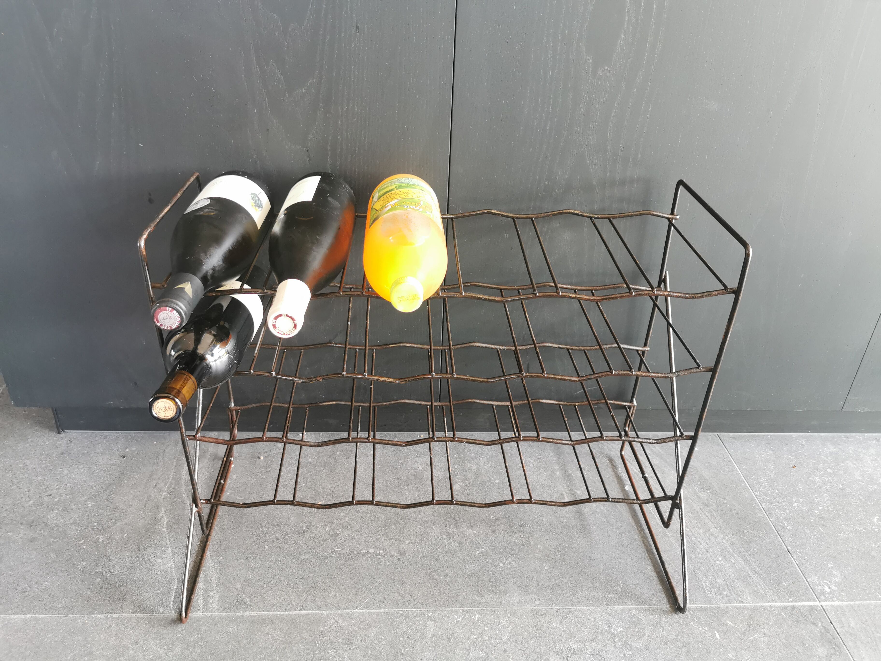 Old iron bottle holder 24 bottles