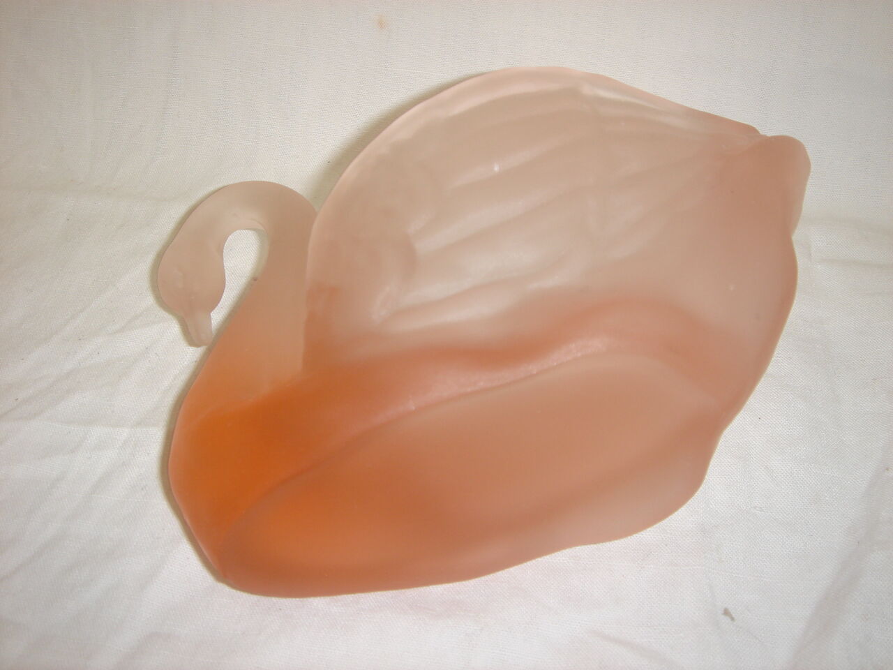 Vide poche cygne en verre poli rose