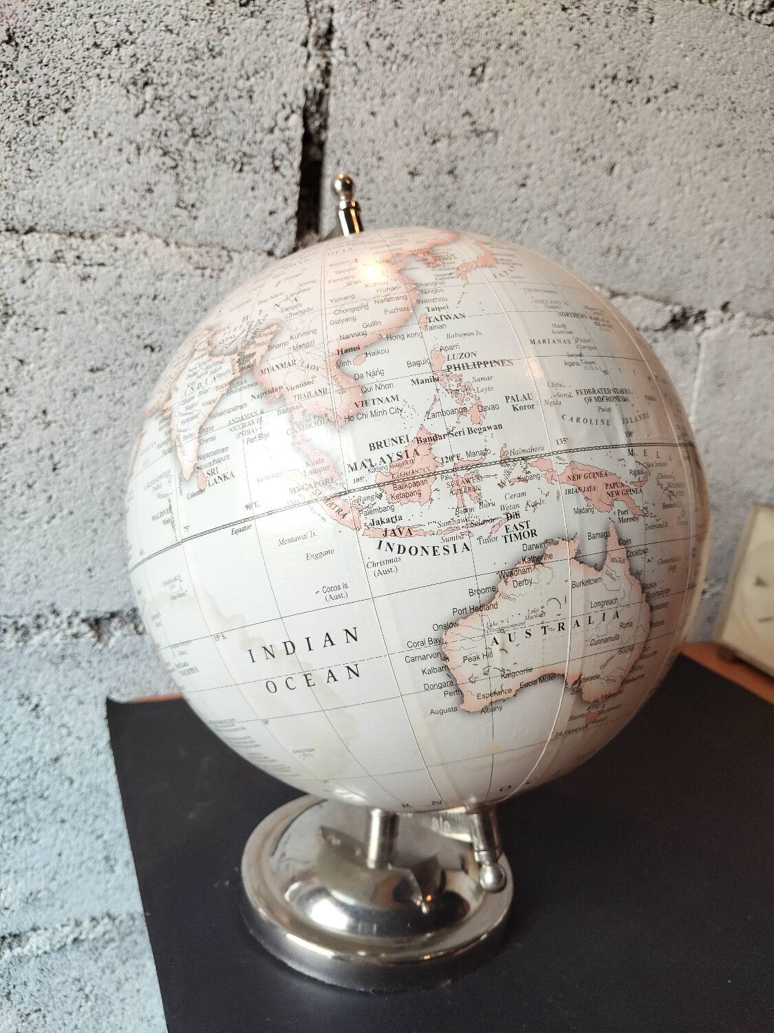 Decorative terrestrial globe on silver metal stand – explorer style