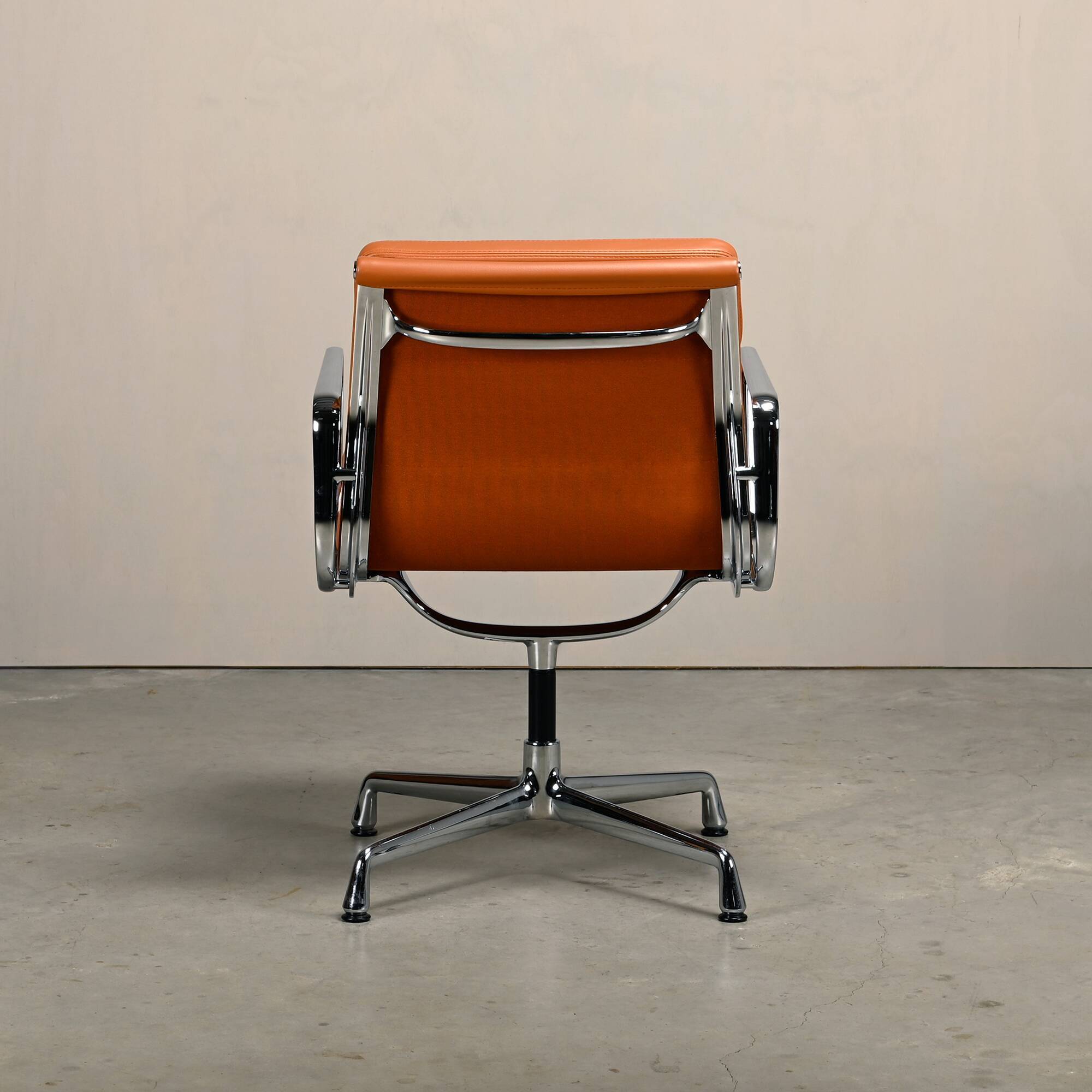 Charles & Ray Eames EA208 Soft Pad Chairs Chrome and Cognac leather, Vitra