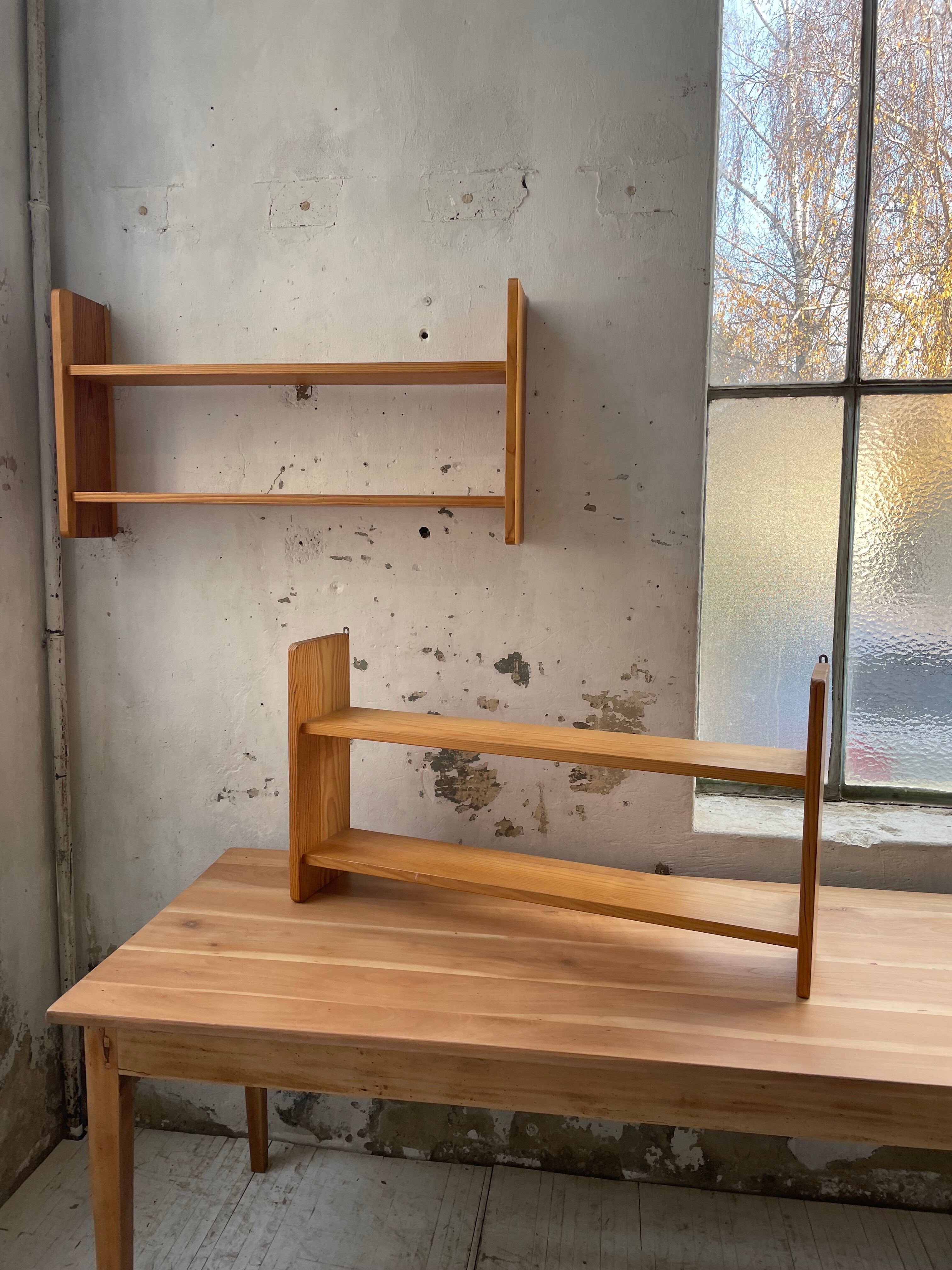 Pine Regain wall shelf