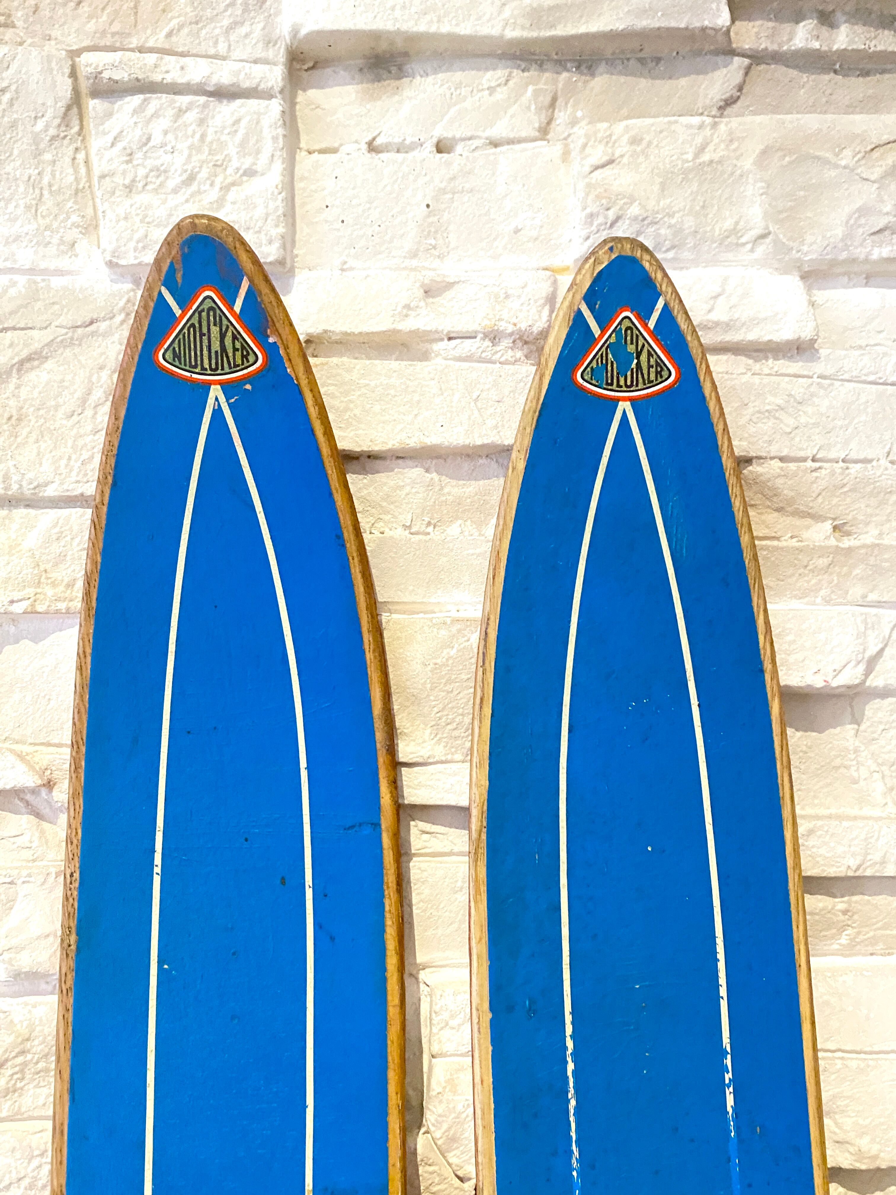 Paire de ski vintage en bois