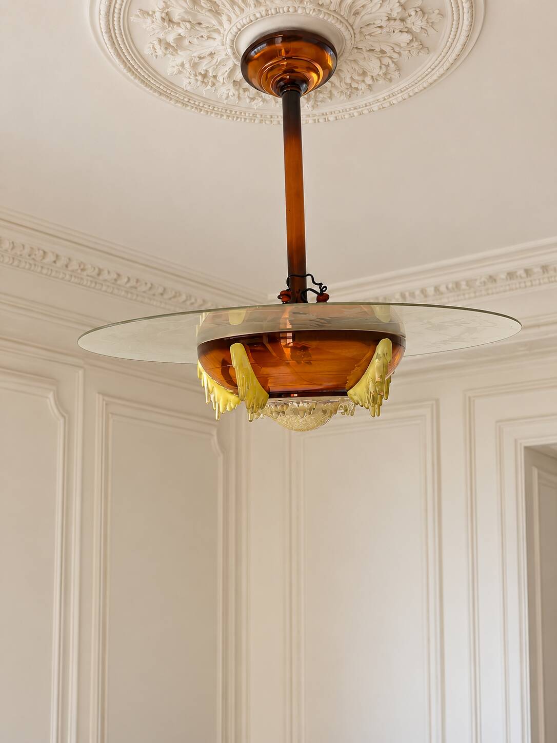 Art Deco pendant light in amber glass and etched glass – Ø 55 cm