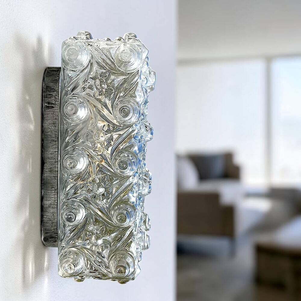 Plafonnier ou applique en verre rectangulaire.