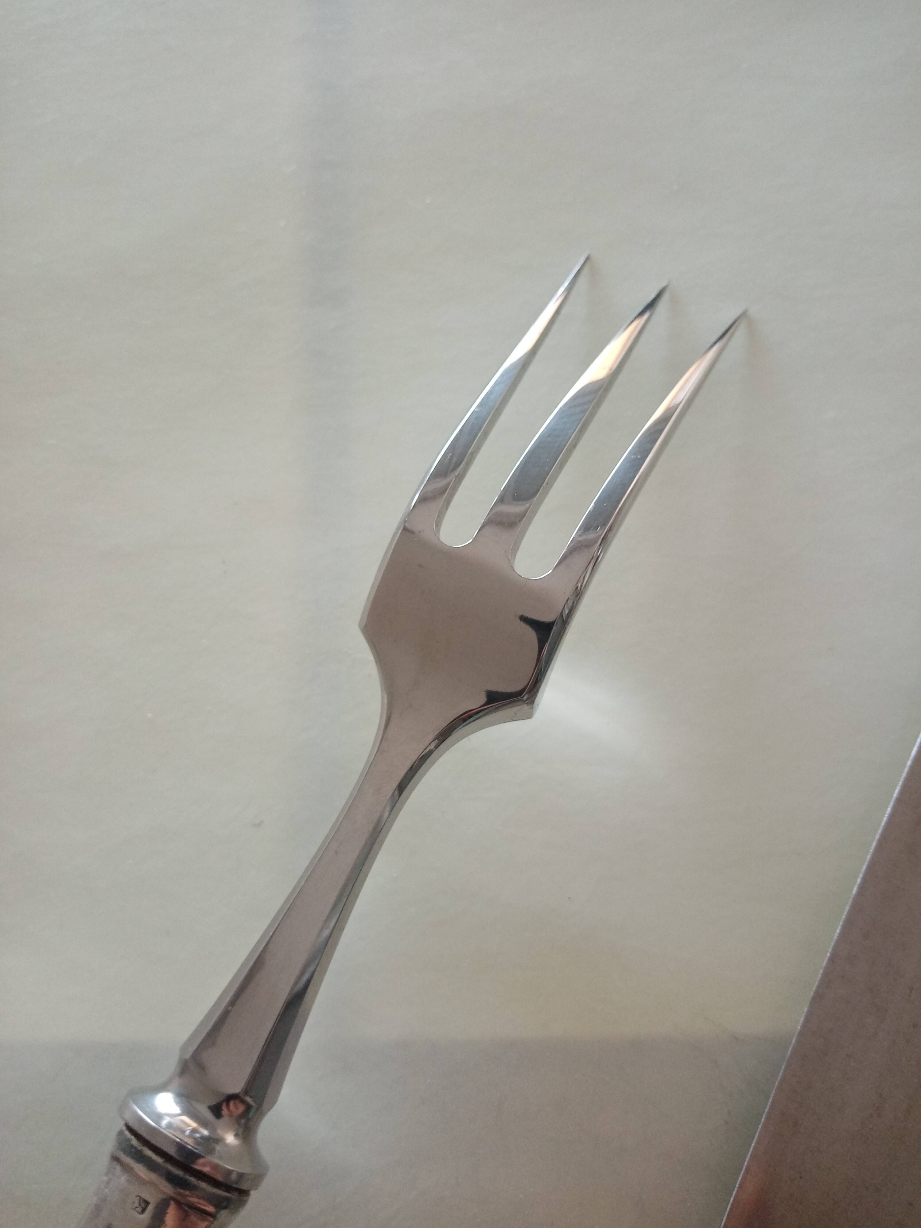 Serving cutlery in silver metal