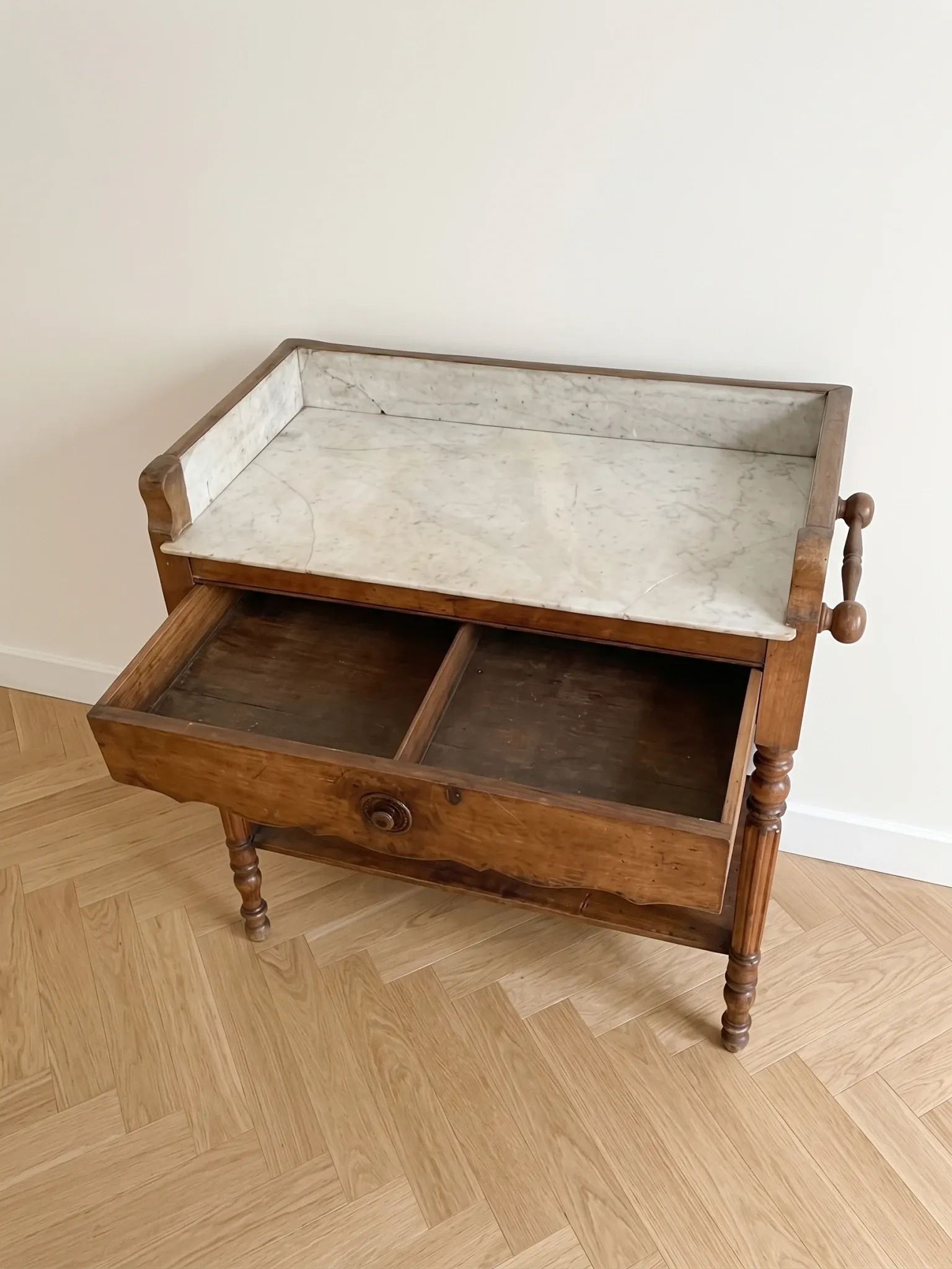 Table de toilette ancienne en bois et marbre