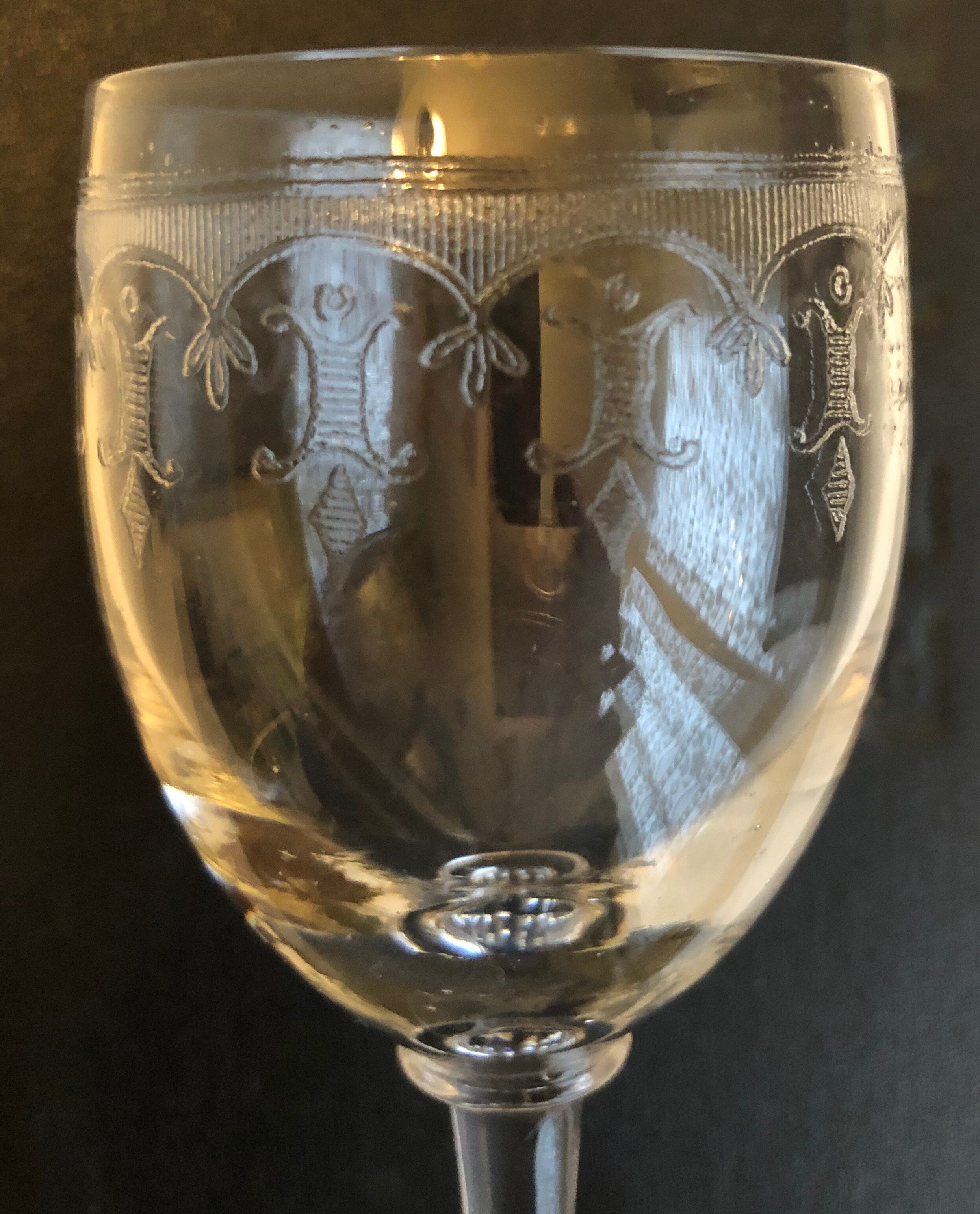 Ensemble de 9 verres à vin en cristal