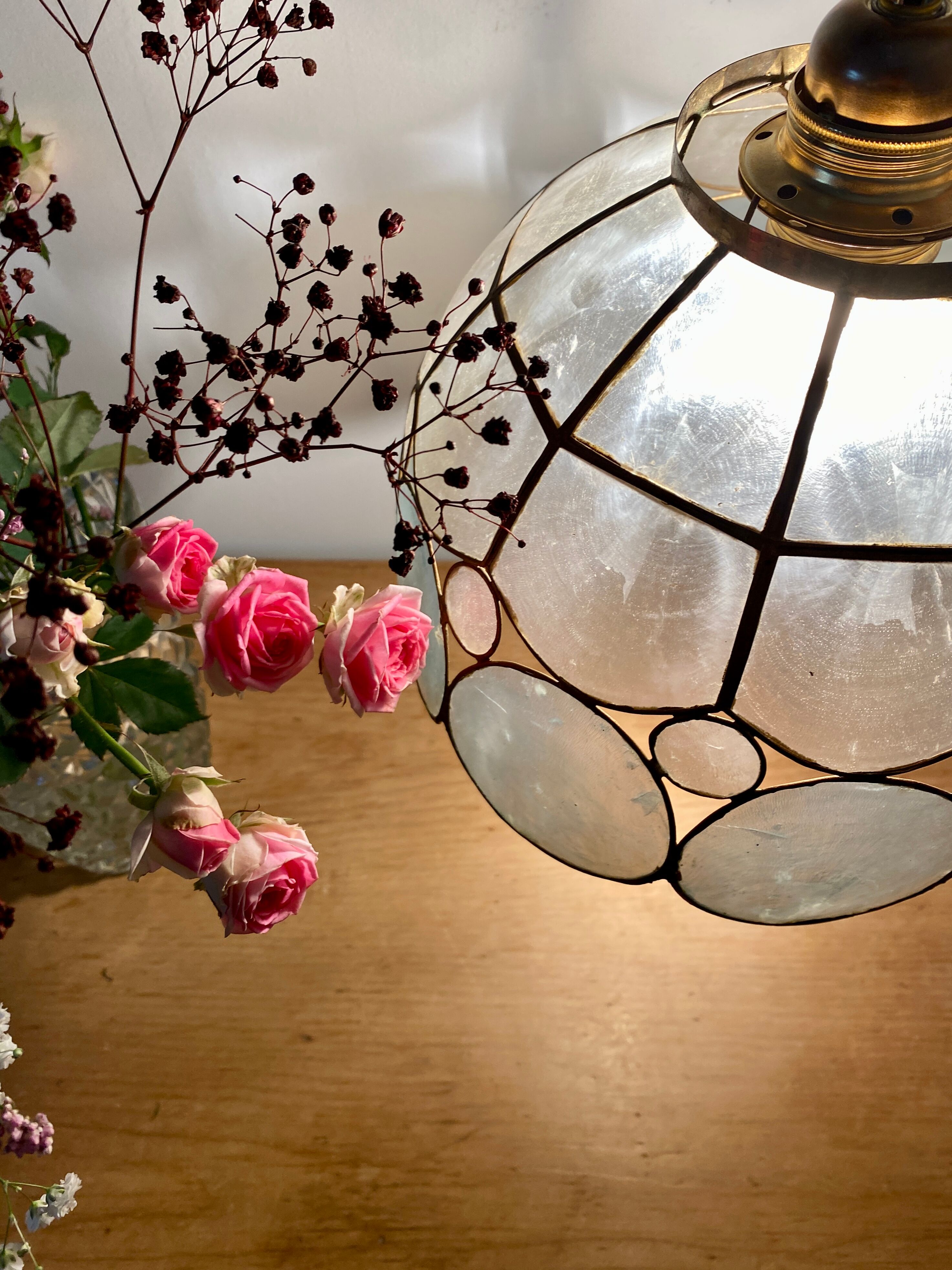 Vintage lampshade suspension in mother-of-pearl and brass