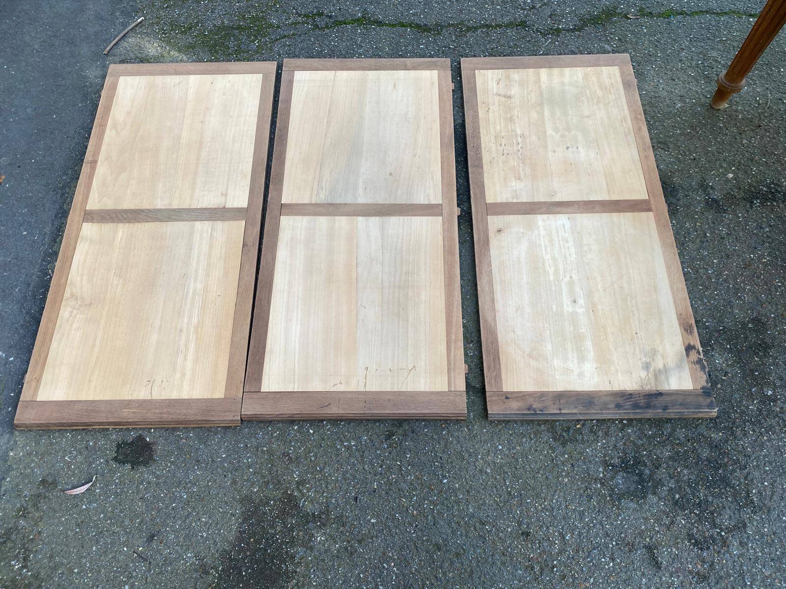 Extendable round Art Deco dining table, restored in solid oak, circa 1950, 280cm