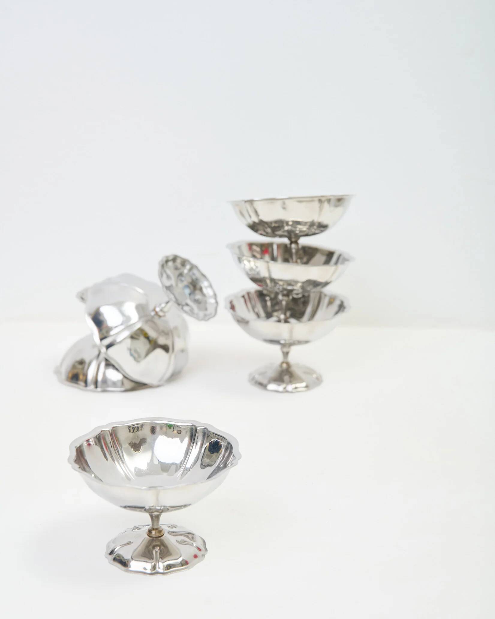 Coupes à dessert dentelées avec pied, 1970s