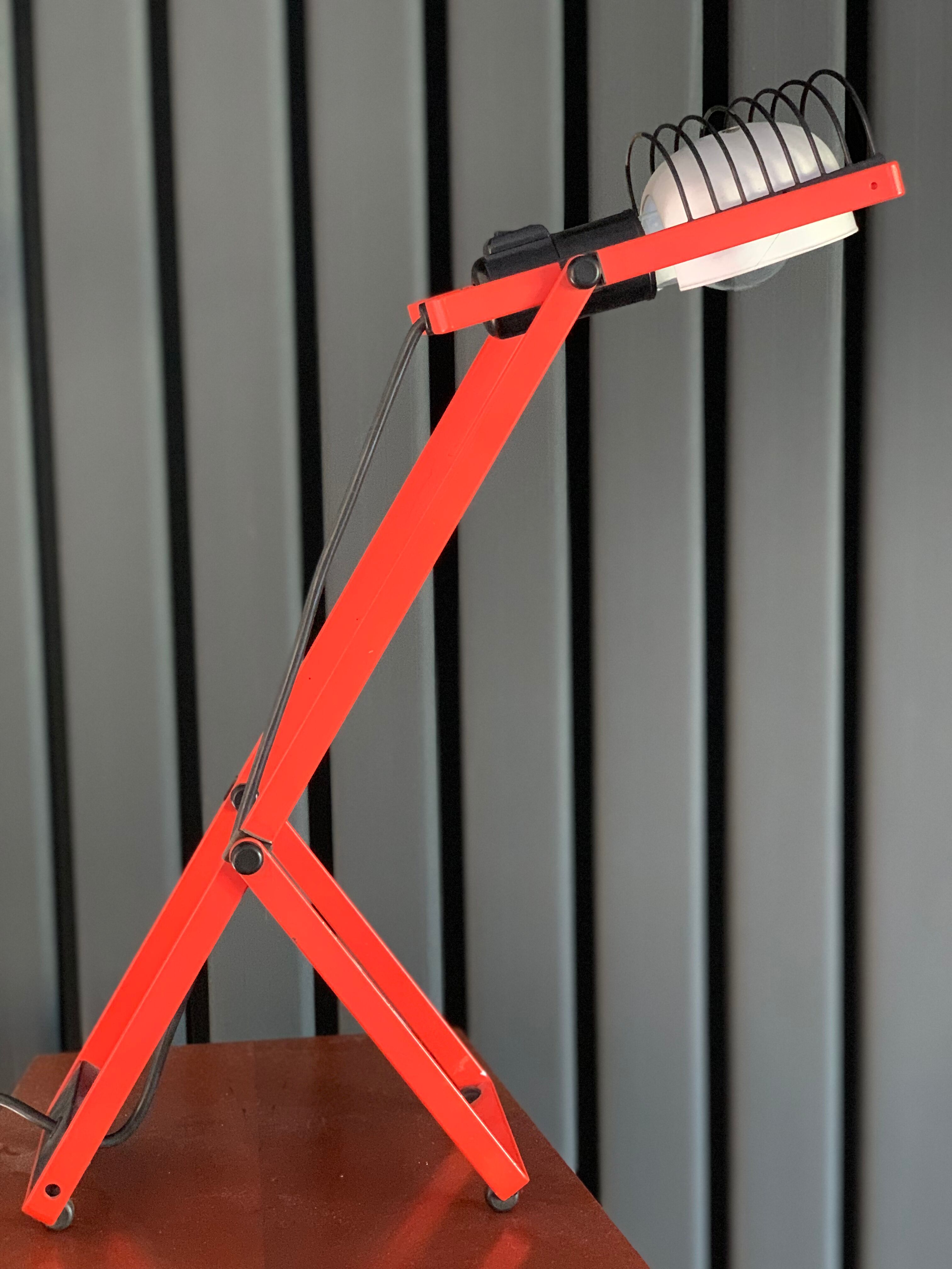 Red lamp model "Sintesi" of tavolo by Ernesto Gismondi for Artemide / Italy 70s