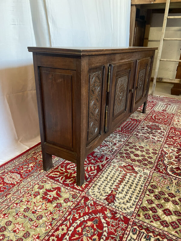 Enfilade basse vintage en chêne massif sculpté, style basque