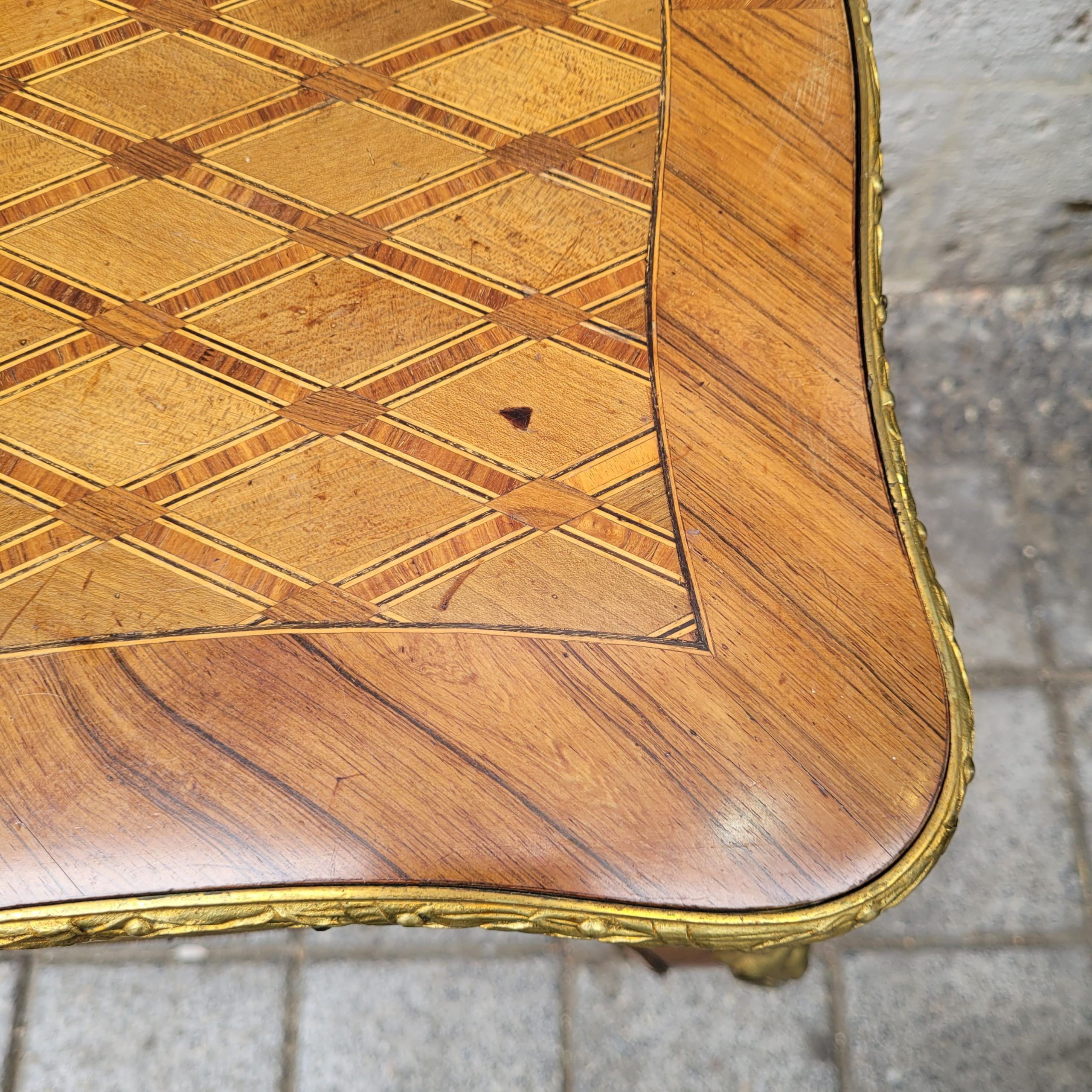 Coiffeuse, coiffeuse en marqueterie de bois et ormolou, Napoléon III, France XIXe siècle