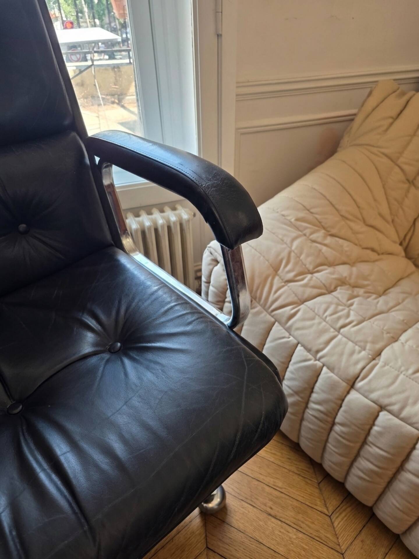 Co Fe Mo armchair in black leather - Vintage 80s - Adjustable height