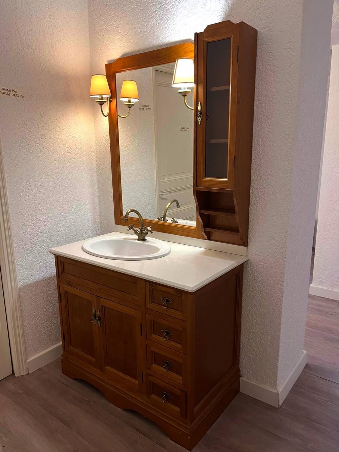 Meuble de toilettes / salle de bain