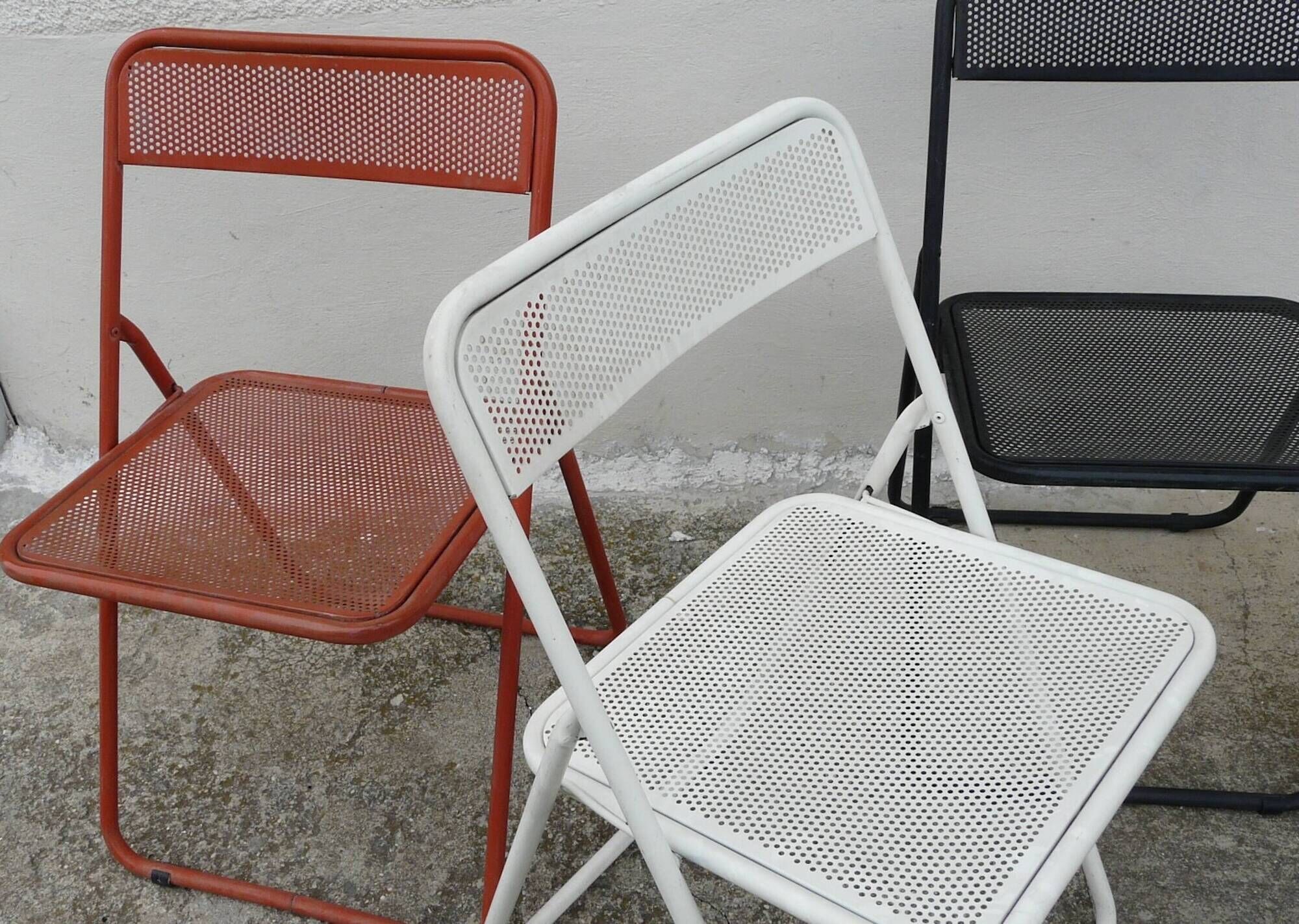 Set of 4 vintage perforated metal folding chairs 1970-80 red, white and black