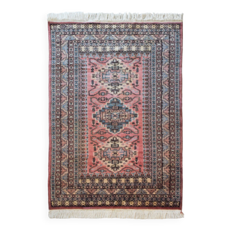 Tapis vintage fait à la main