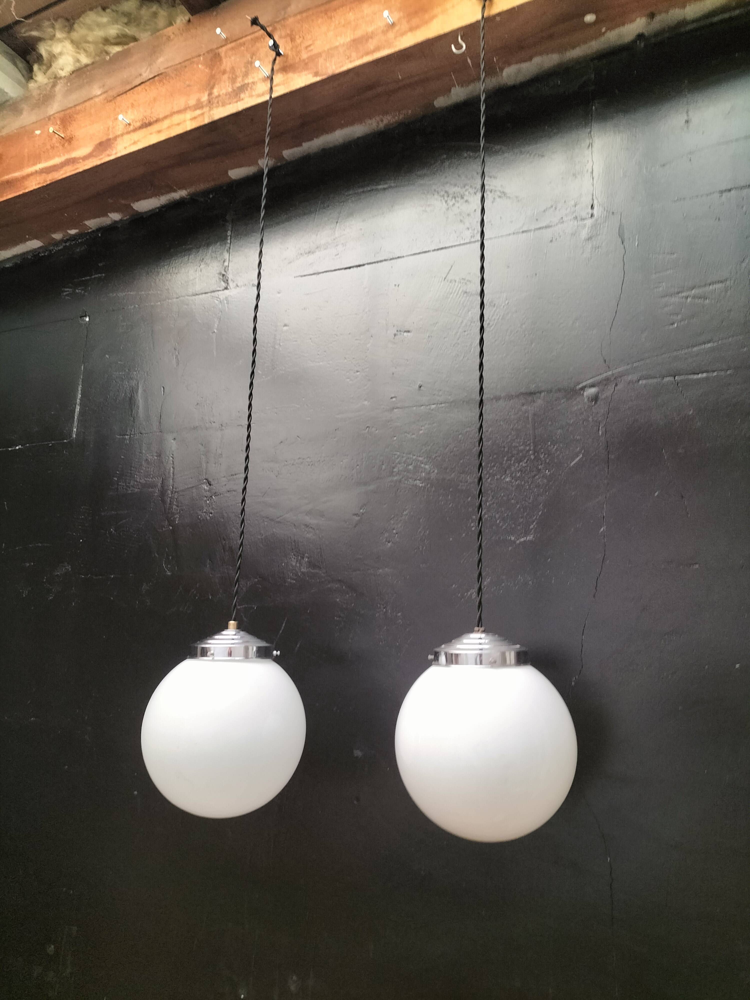 Opaline ball suspensions