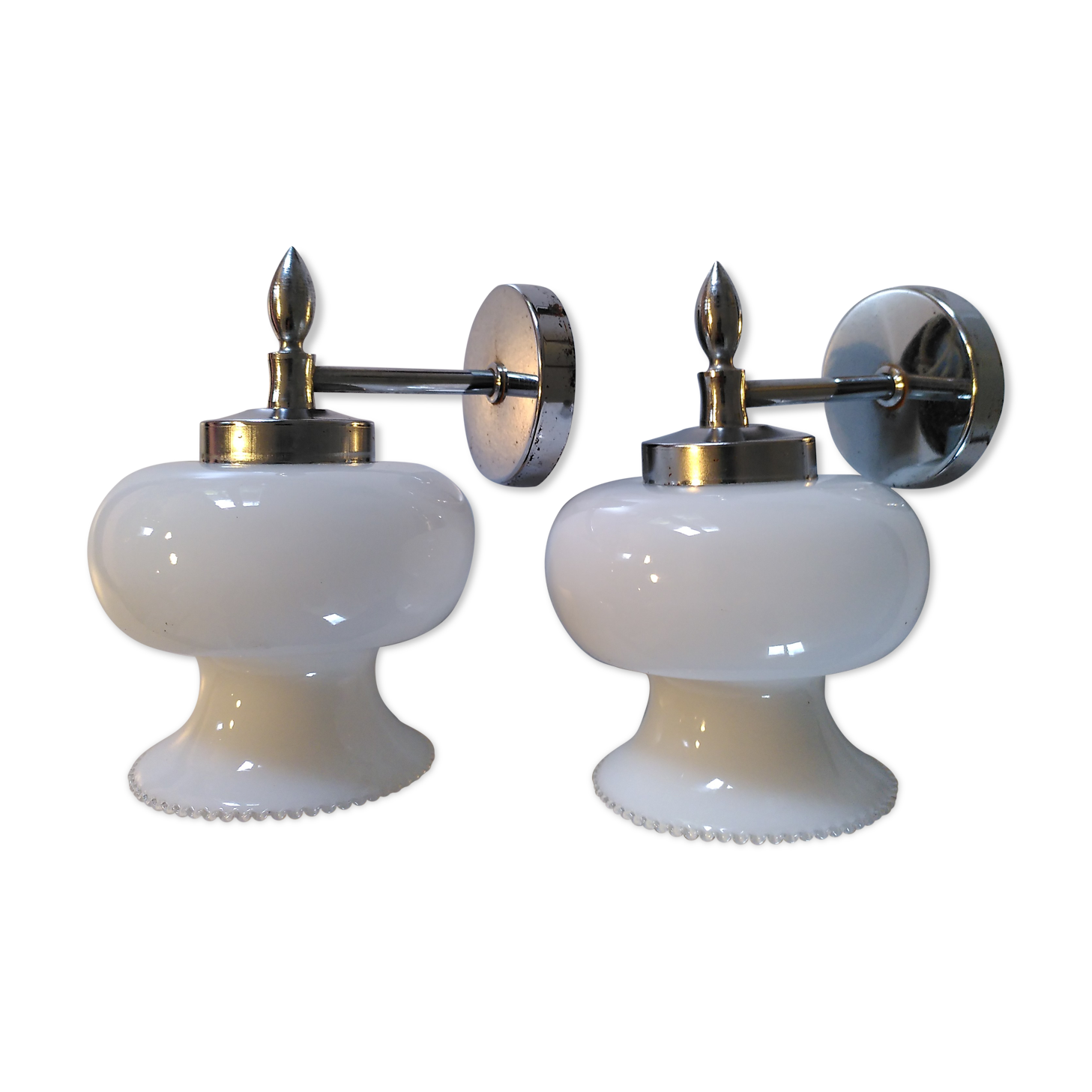 Paire d'appliques opaline