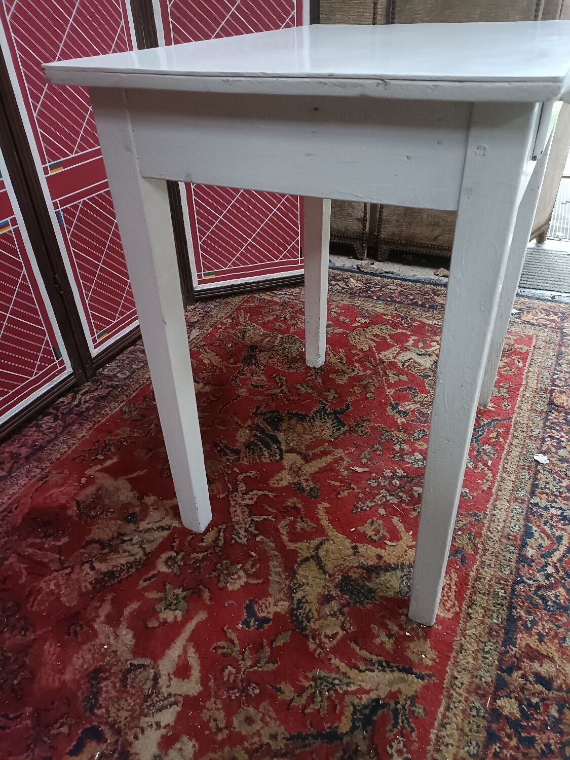 Table d'appoint vintage en bois avec tiroir