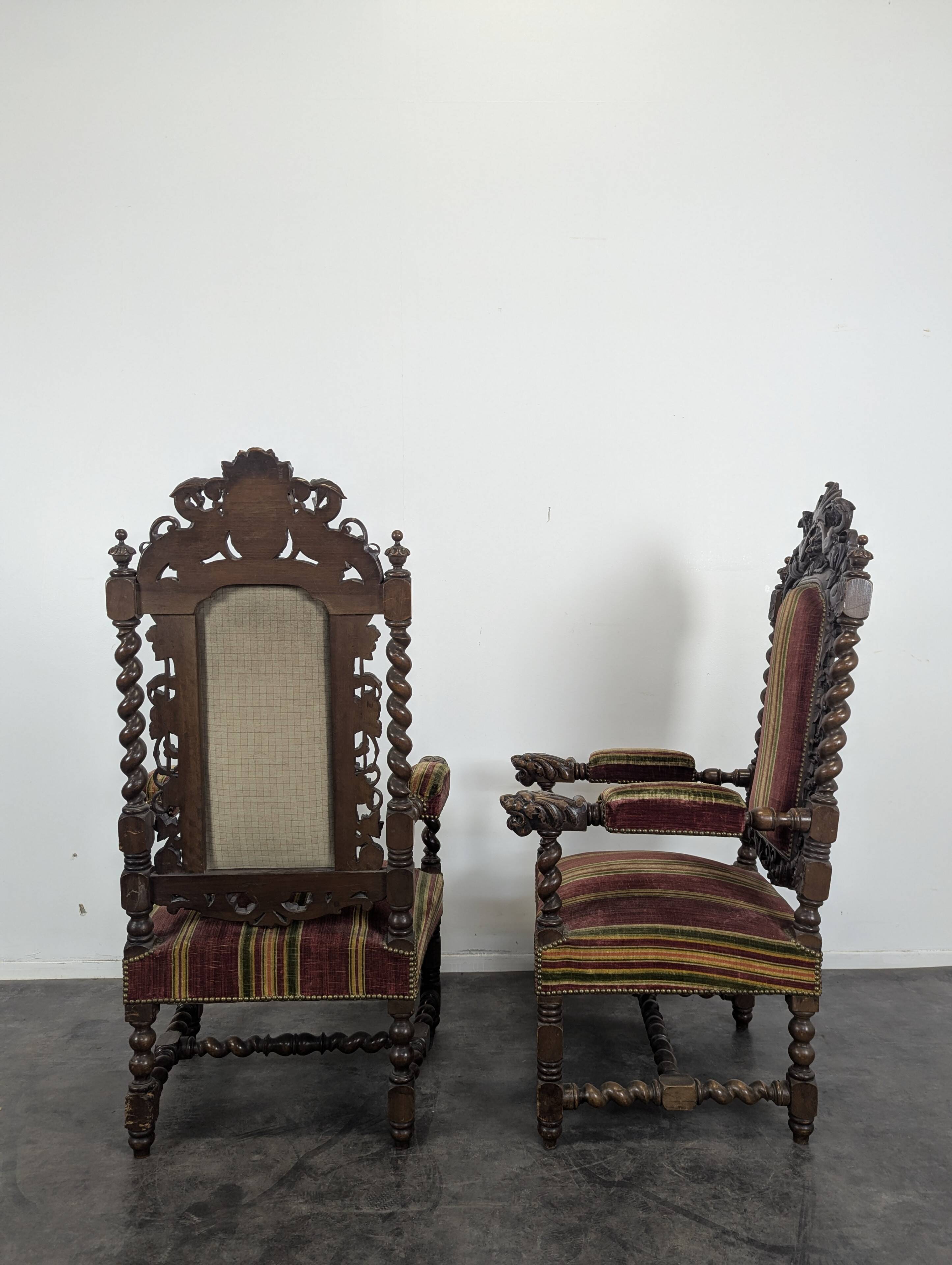 Paire de fauteuil de style Louis XIII style château