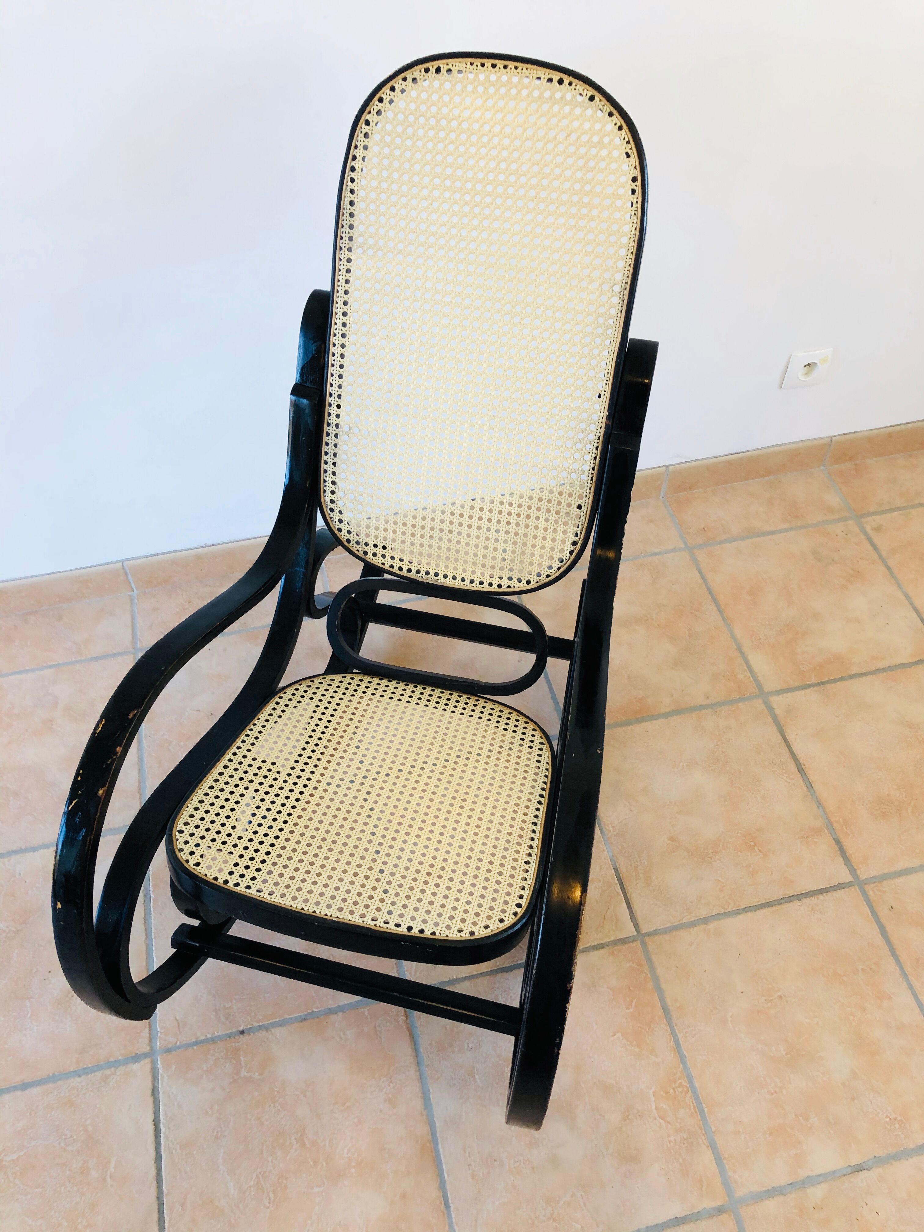 Rocking-chair vintage en bois courbé et cannage 1960
