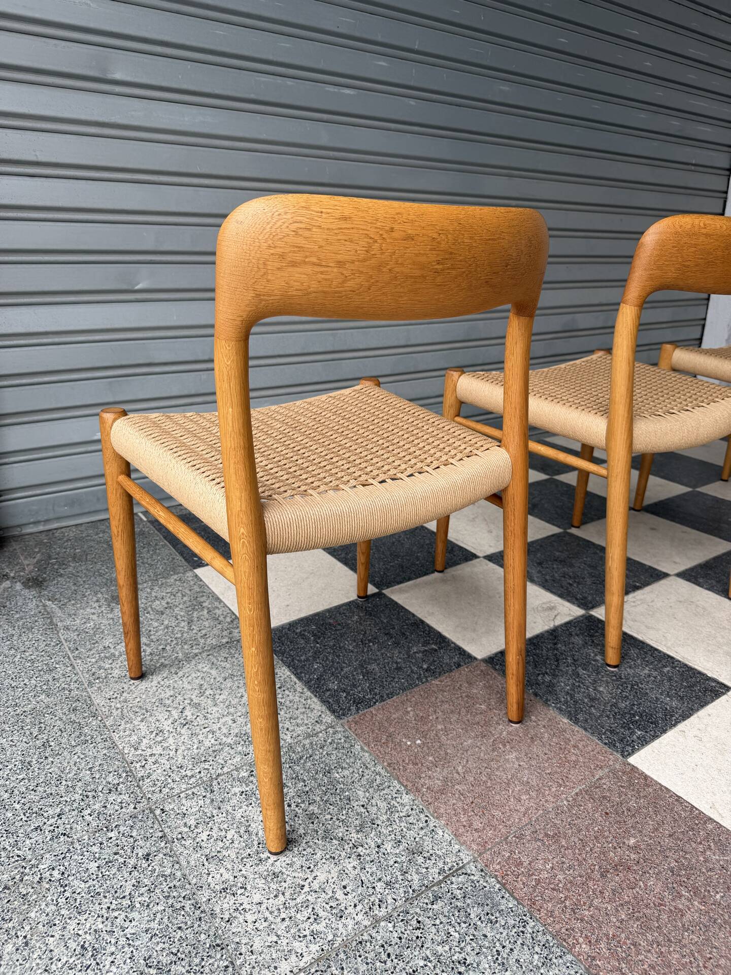 Set of 4 Møller 75 chairs in oak