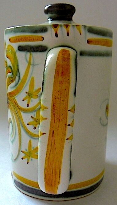 Quimper's "vintage" earthenware teapot, Keraluc workshop