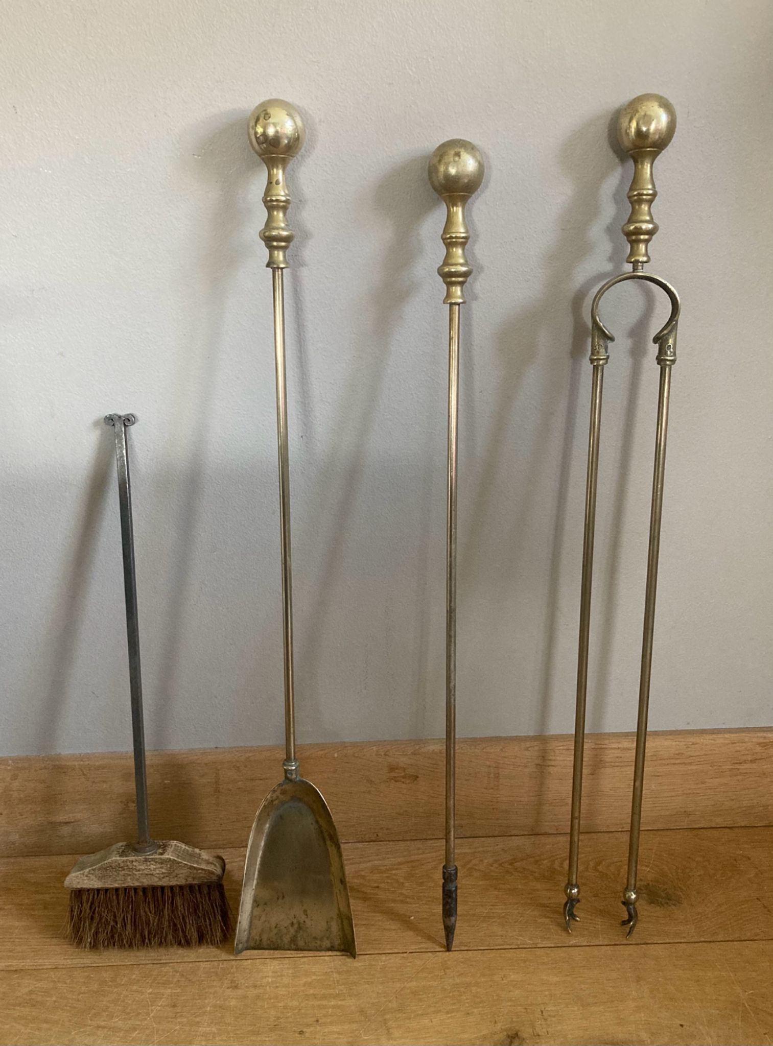 Servant of brass fireplace period mid-twentieth century, Pic shovel, claw pliers ..