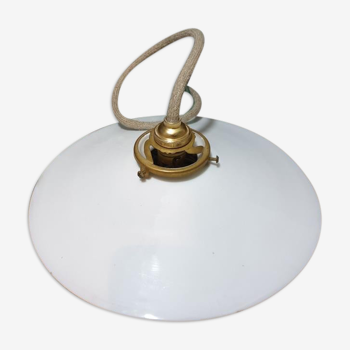 Suspension ancienne opaline blanche