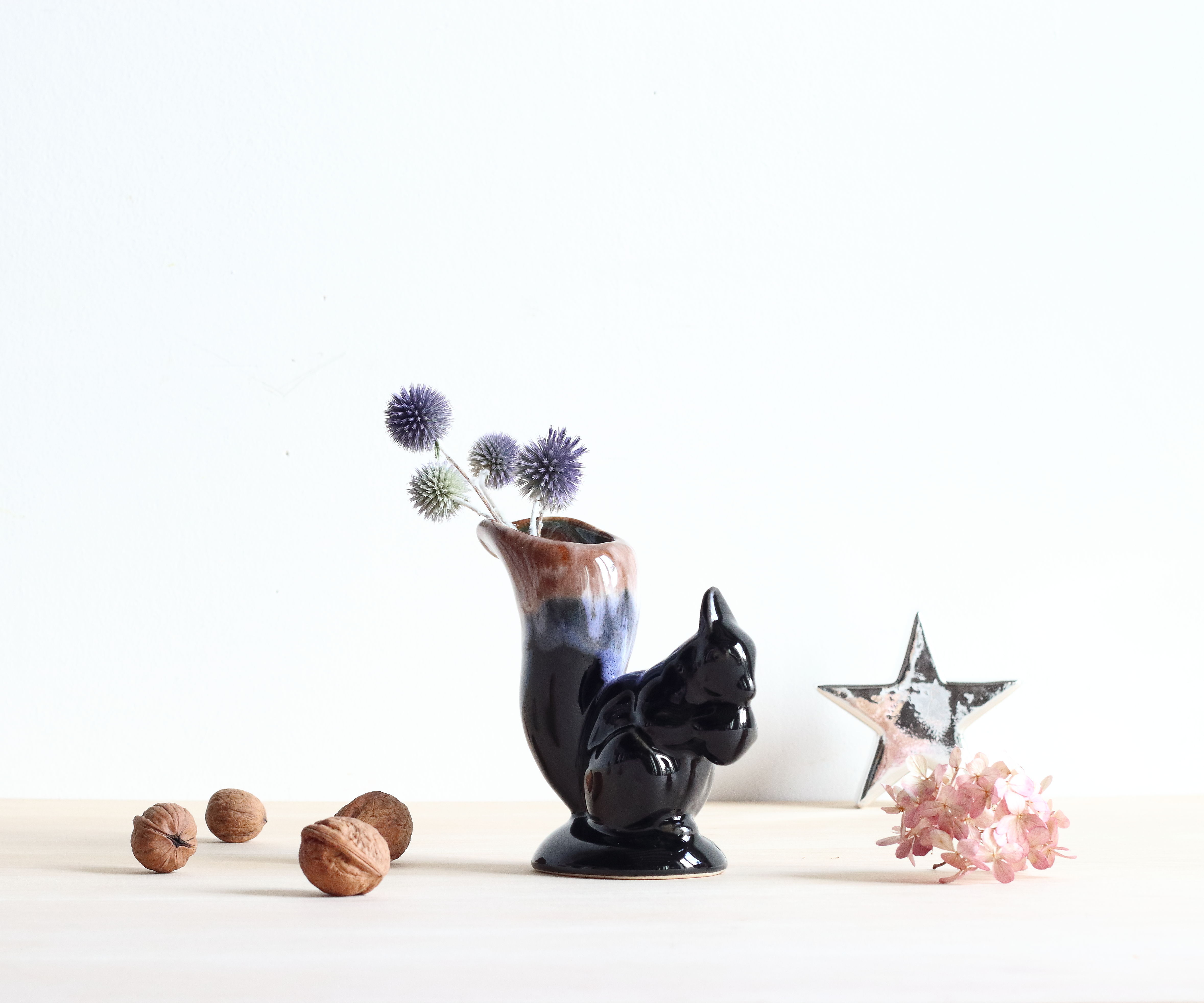 Soliflore squirrel vase in black flamed sandstone
