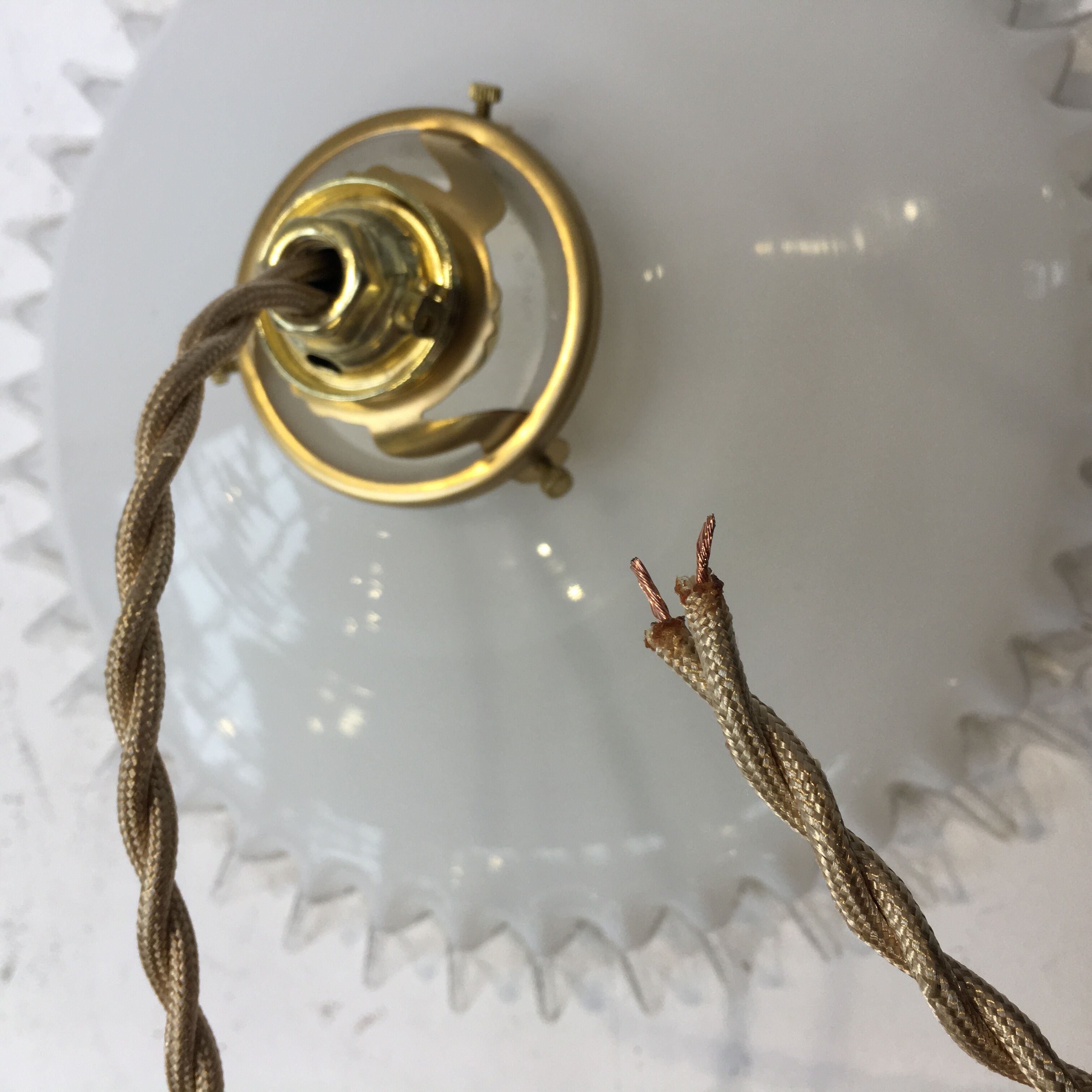 White opaline pendant lamp with transparent serrated edges