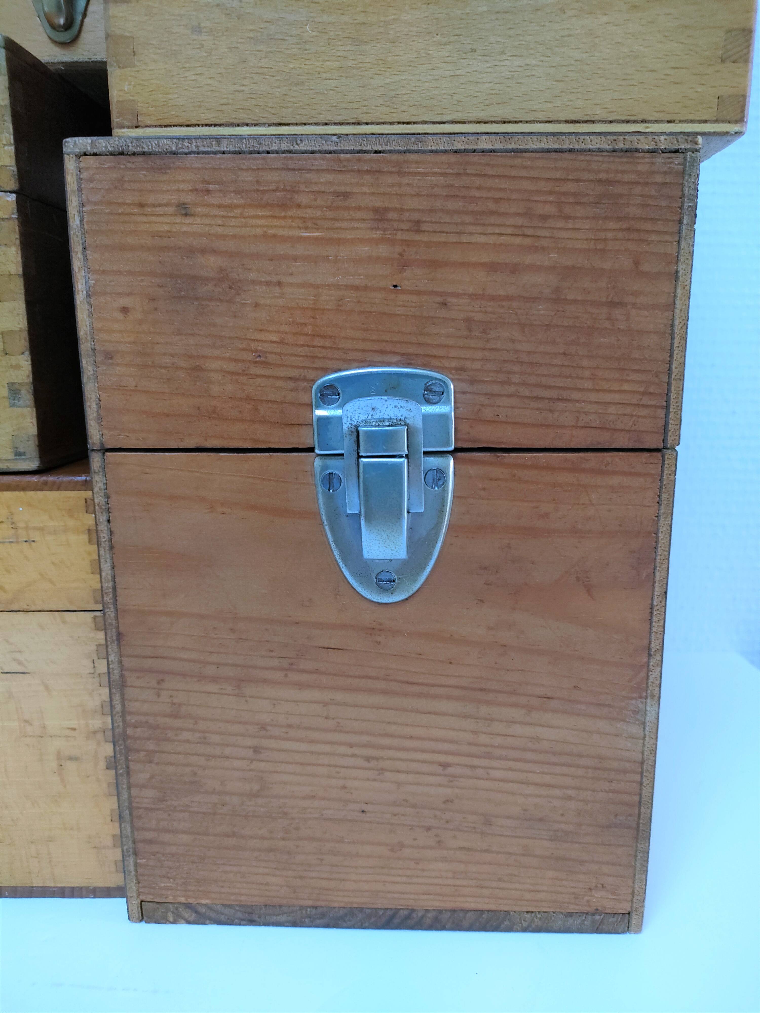 Cinq boîtes bois vintage