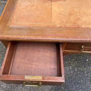 Louis XVI desk in wood and leather from the 19th century