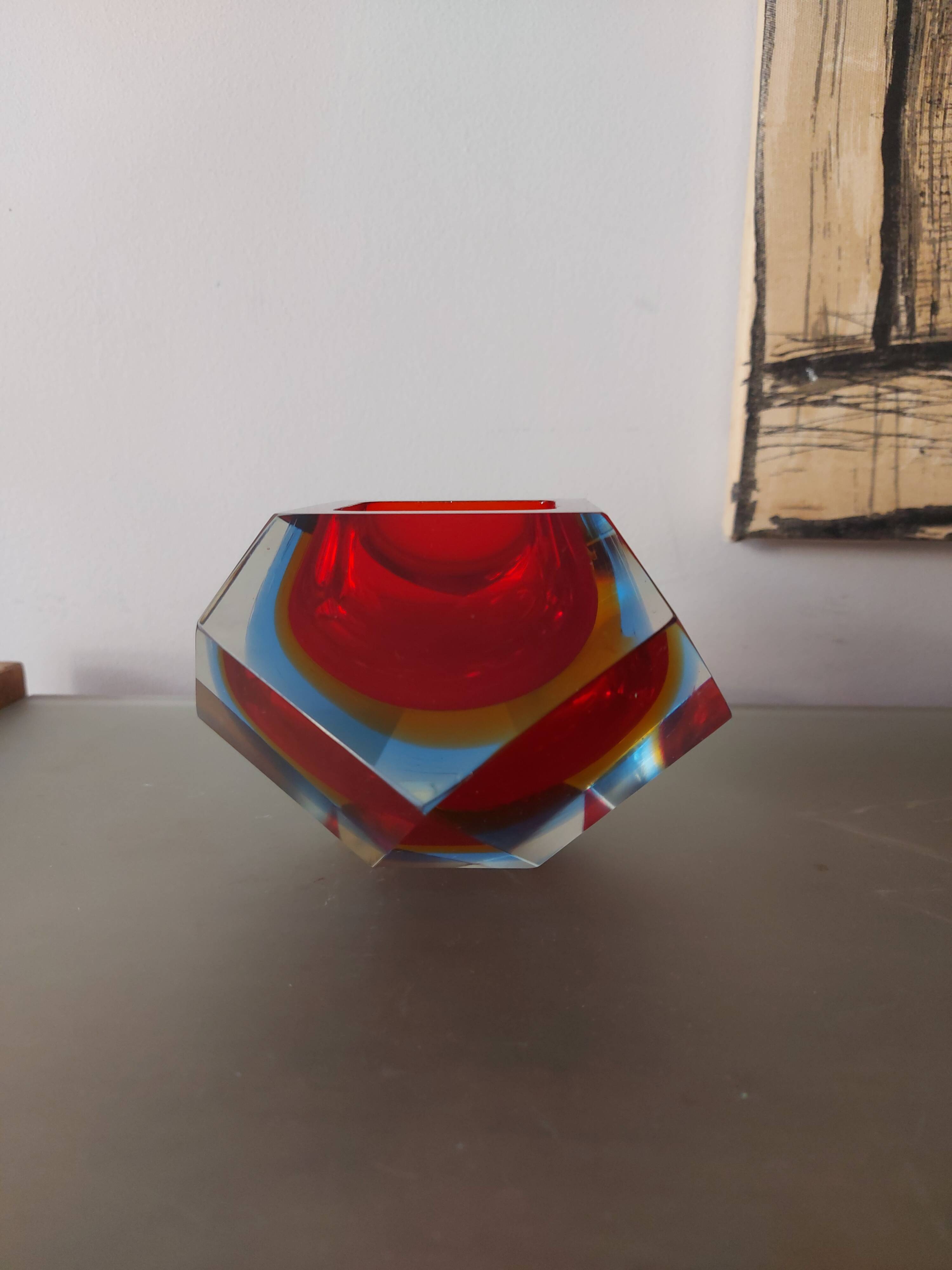 Empty pocket in Murano glass