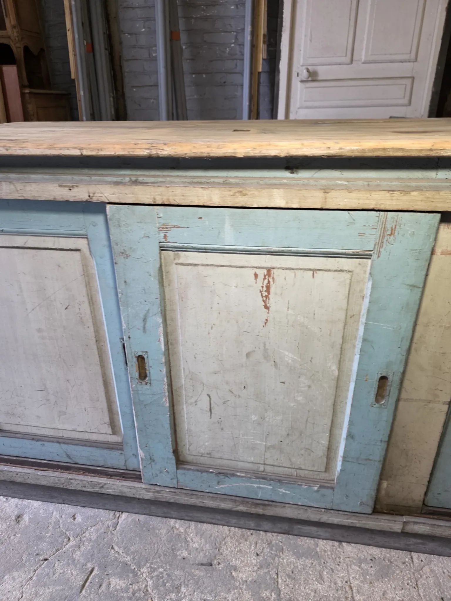 Comptoir de magasin ancien 