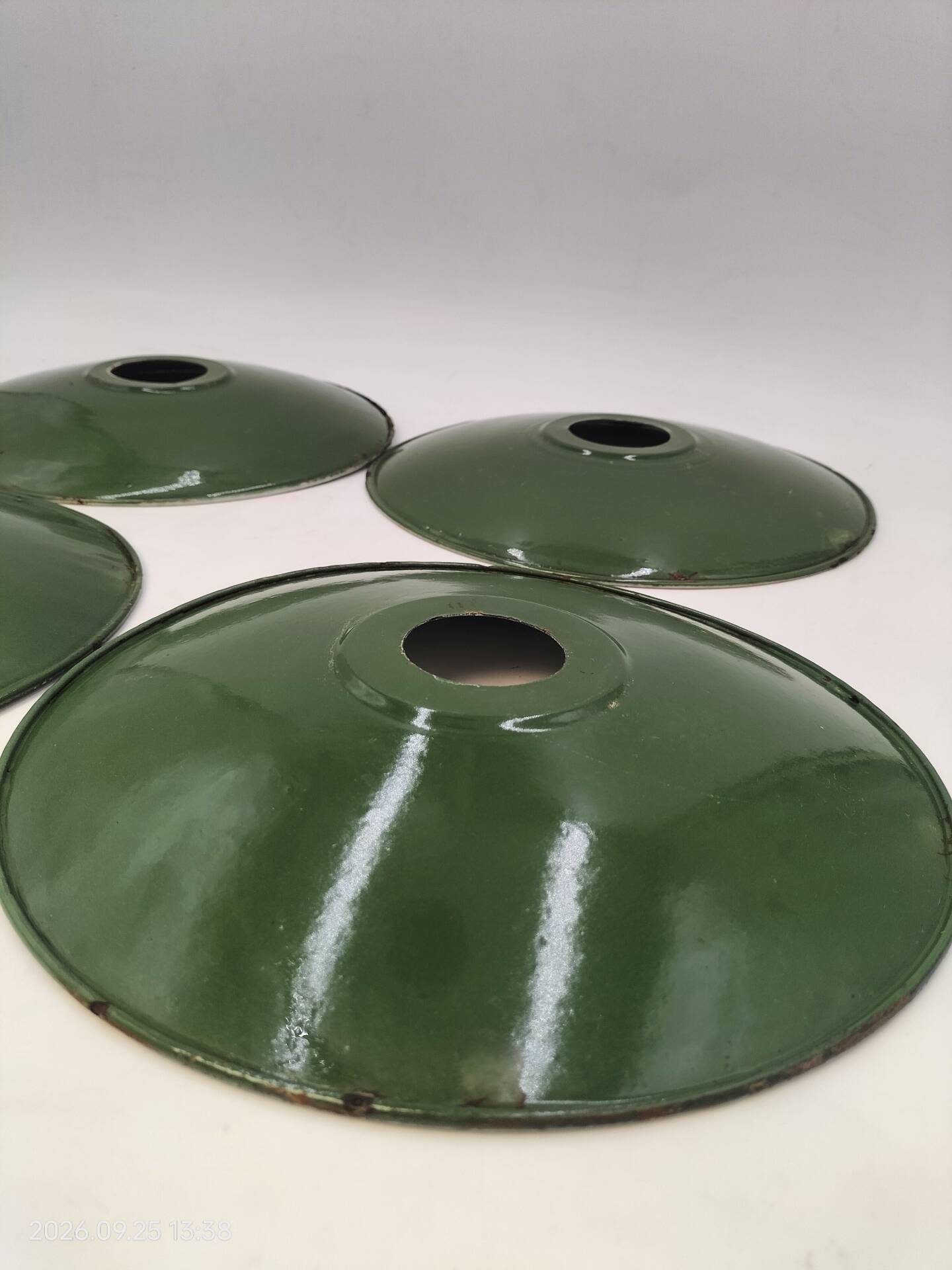Enamelled sheet metal lampshade