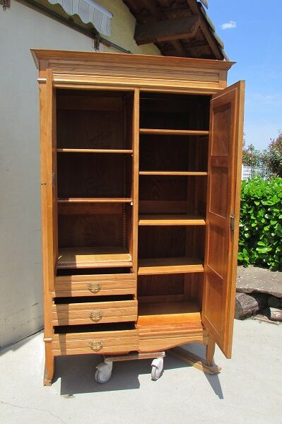 Armoire penderie des années 50 en orme
