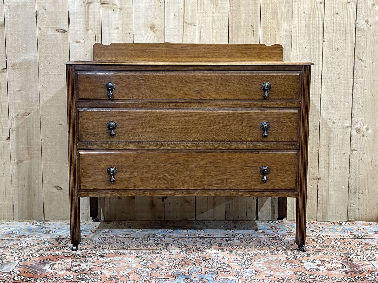 Commode anglaise en chêne des années 1930