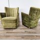 Deux fauteuils cocktail en tissu vert des années 1950 à roulettes