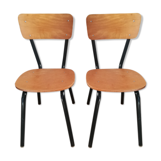 Deux chaises d'école industrielle